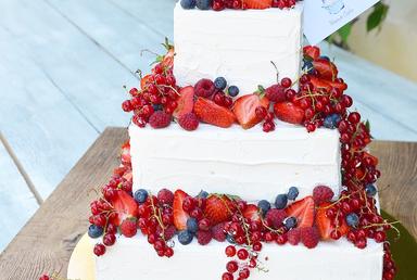 Wedding Cake с Ягодами
