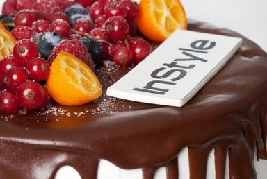 Berry cake with Logo
